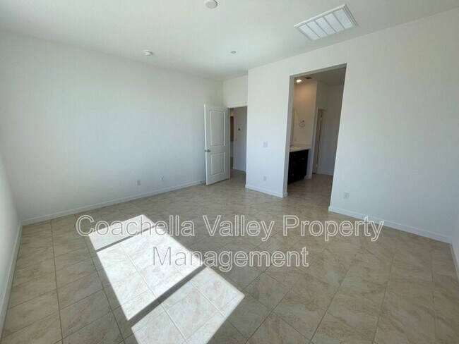 Building Photo - 11611 S Crescent St