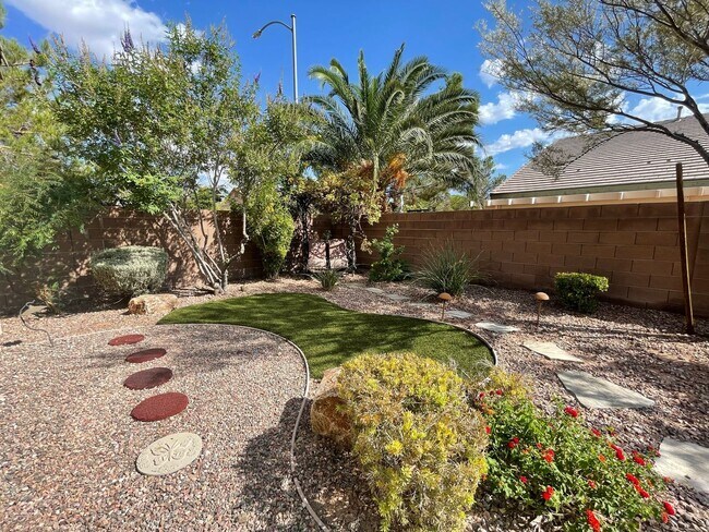 Building Photo - Beautiful Single Story Home in Gated Commu...