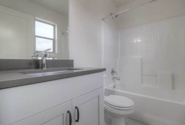 Building Photo - 509 E Trackstand Ln