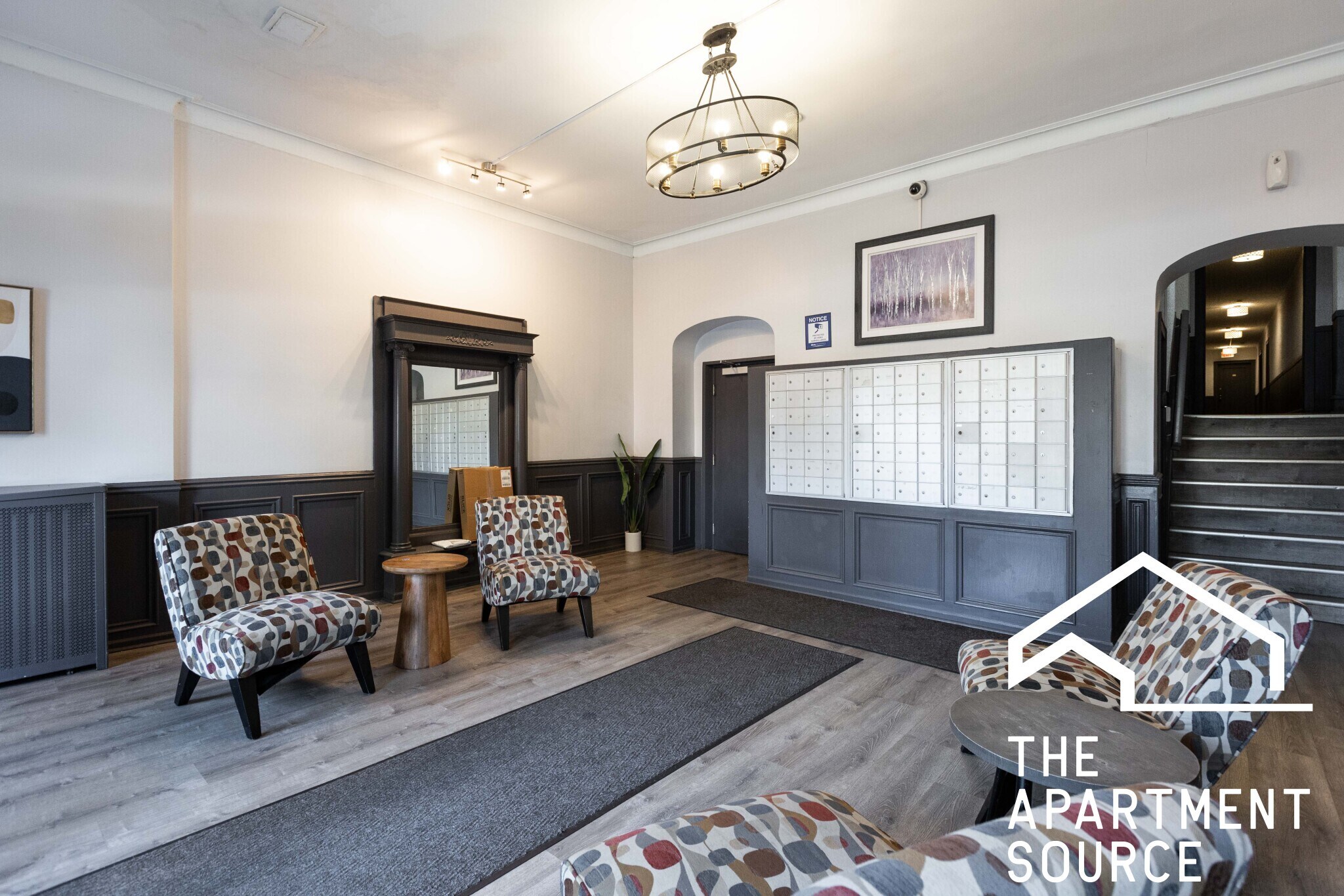 Building Photo - 737 W Belmont Ave