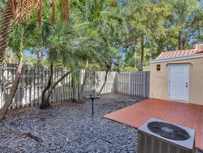 Building Photo - 1353 Springside Dr