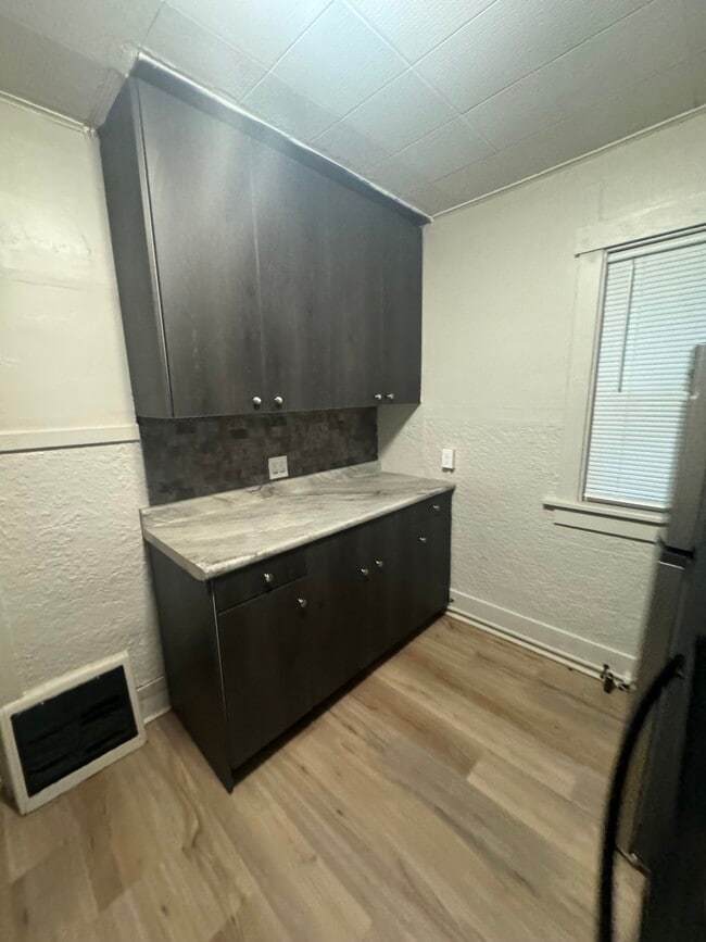 Building Photo - 165 Huff St