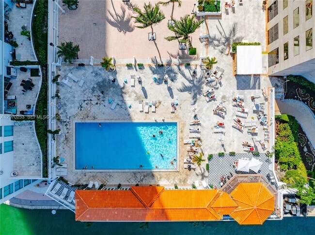 Building Photo - 335 S Biscayne Blvd
