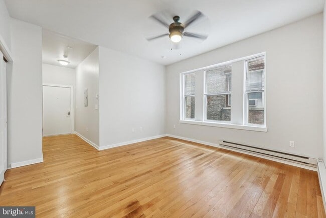 Building Photo - 4300 Chestnut St