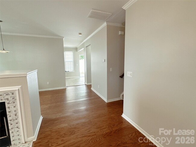 Building Photo - 7629 Abigail Glen Dr