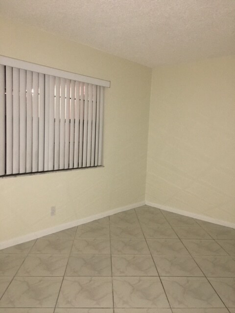 Building Photo - 9125 W Highland Pines Dr
