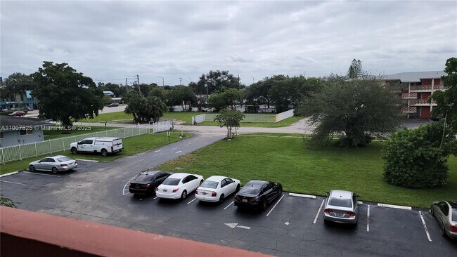 Building Photo - 4731 NW 10th Ct