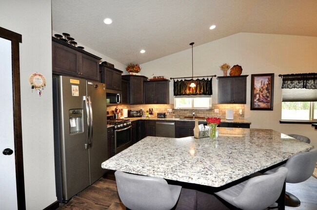 Building Photo - Luxury 3 bed 2 bath Rancher: Miller's Landing