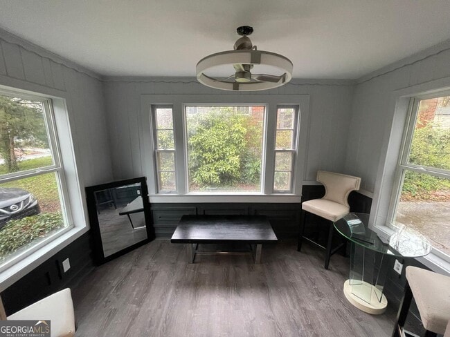 Building Photo - 1914 Montrose Dr