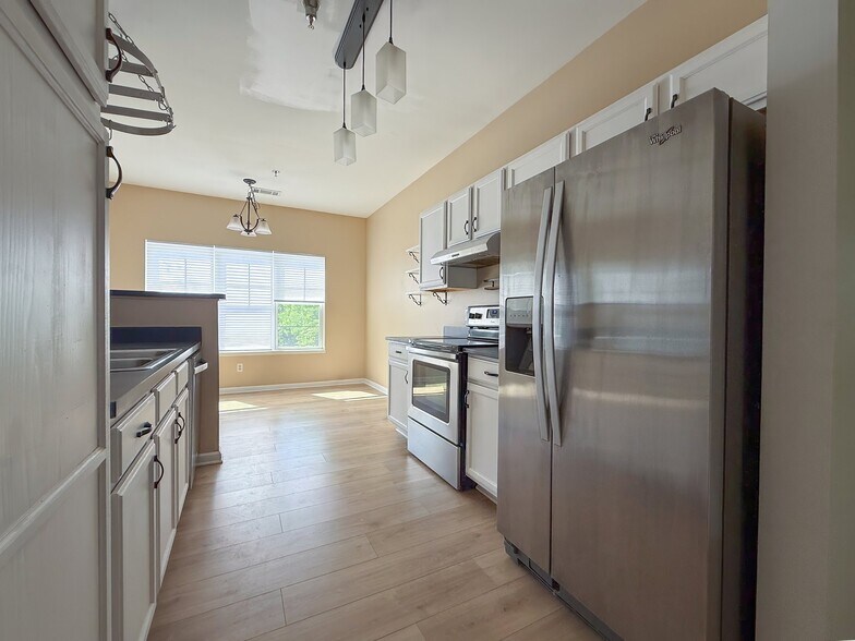 Building Photo - 64 Clingman Ave