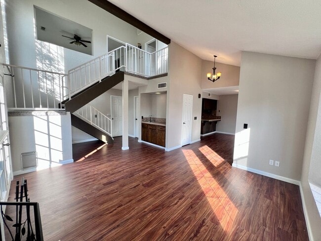 Building Photo - $2,295 Villa & Barstow, 3 Bedroom Condo - ...