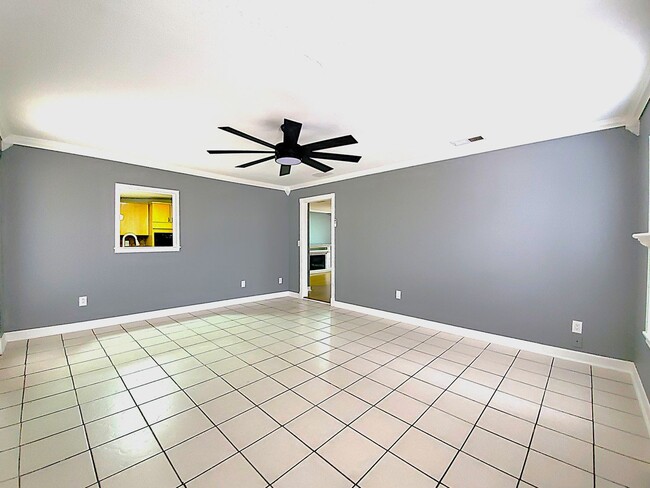 Building Photo - REMODELED and spacious 3 Bed / 2.5 Bath. w...