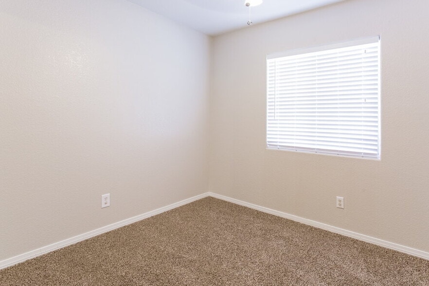 Building Photo - 1205 Spring Breeze Cir