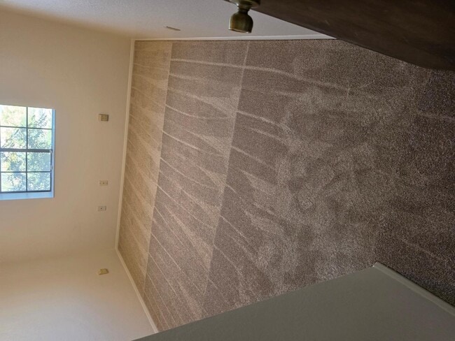 Building Photo - 1458 N Acacia Rd