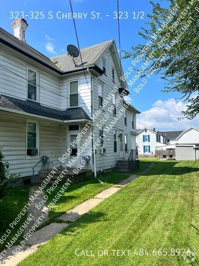 Building Photo - 323-325 S Cherry St.-323 1/2