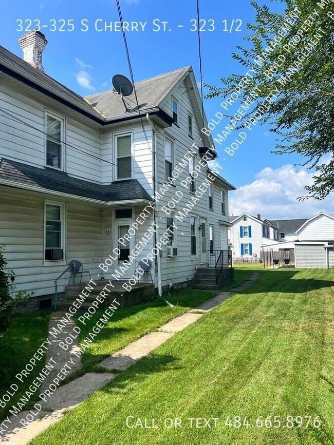 Primary Photo - 323-325 S Cherry St.-323 1/2
