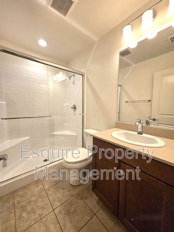Building Photo - 433 Castiano St