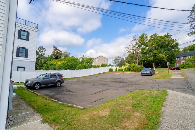 Building Photo - 194 Cherry St