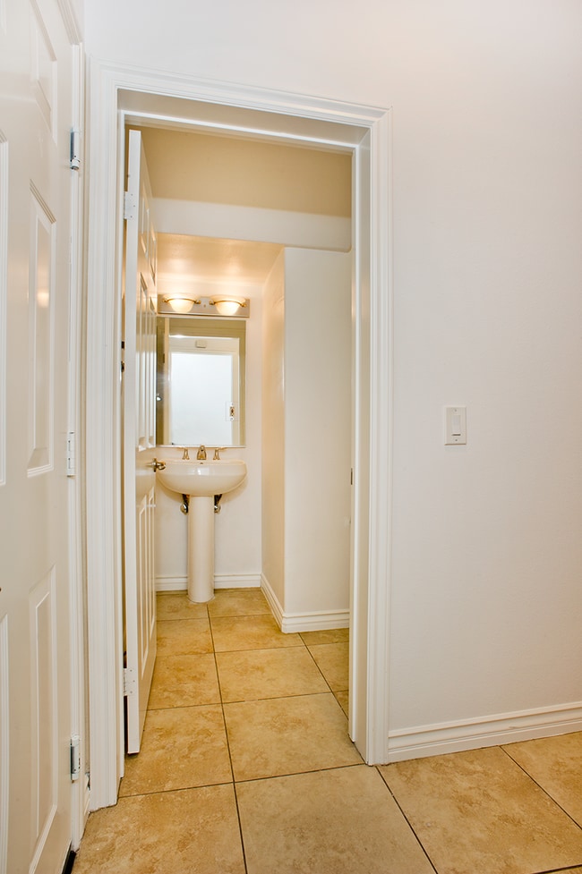 Building Photo - 2339 Chiquita Ln