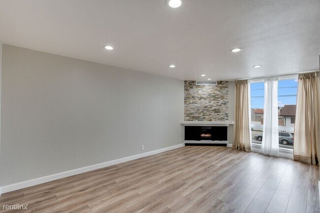 Building Photo - 3 br, 2 bath Duplex - 132 Byrne Street