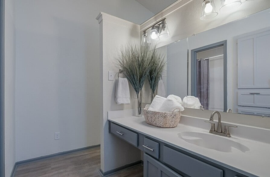 Building Photo - 7166 Gallery Rdg