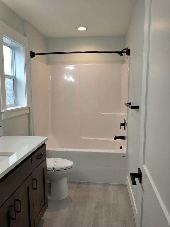 Building Photo - Welcome to this Beautiful Property in Keizer