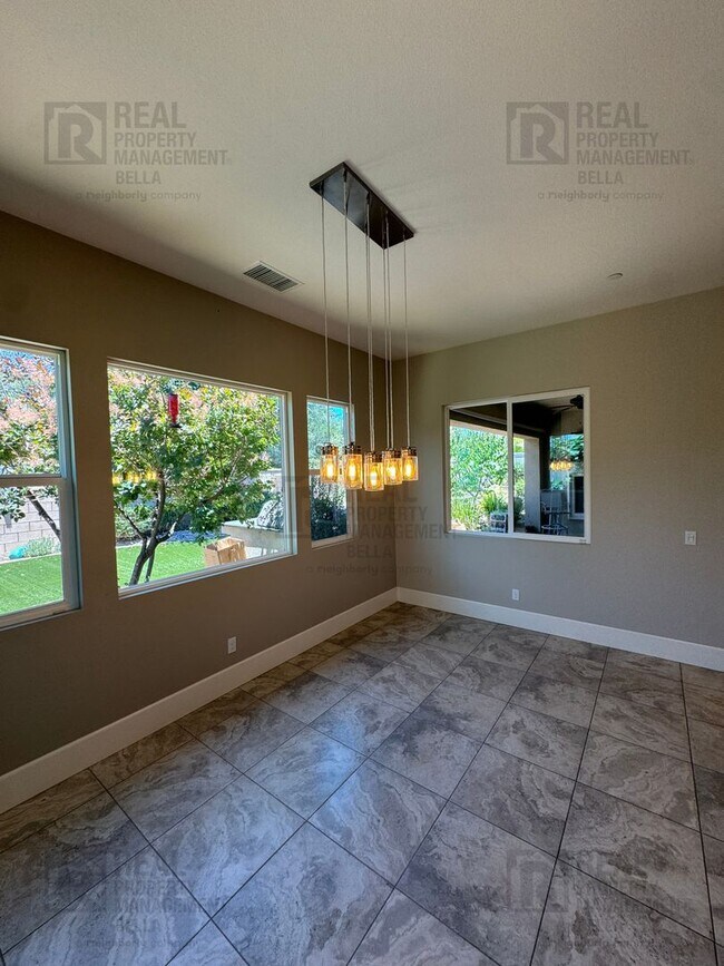Building Photo - Beautiful Winchester Home with Open Floor Plan, Office & Solar