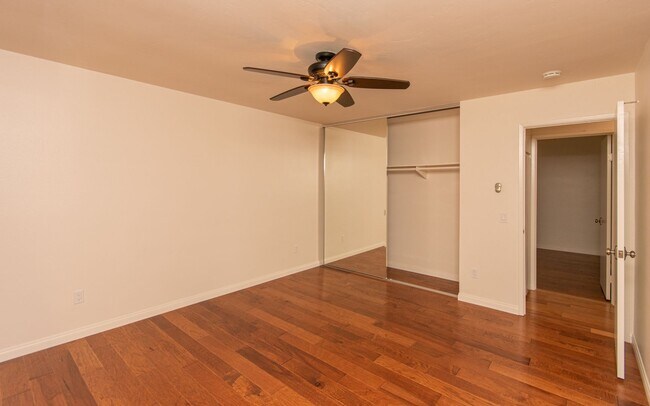 Building Photo - 3 Bedroom, 2.5 Bathroom Townhome!