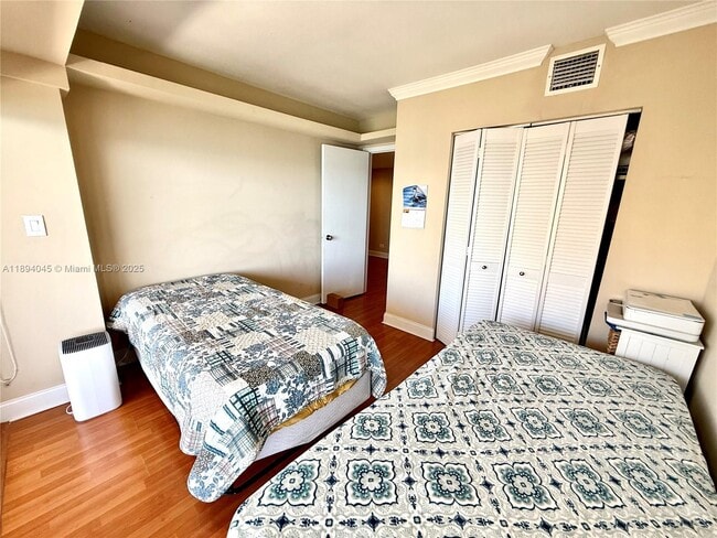 Building Photo - 1800 NE 114th St