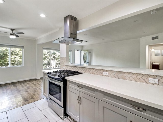 Building Photo - 1040 N Sierra Bonita Ave