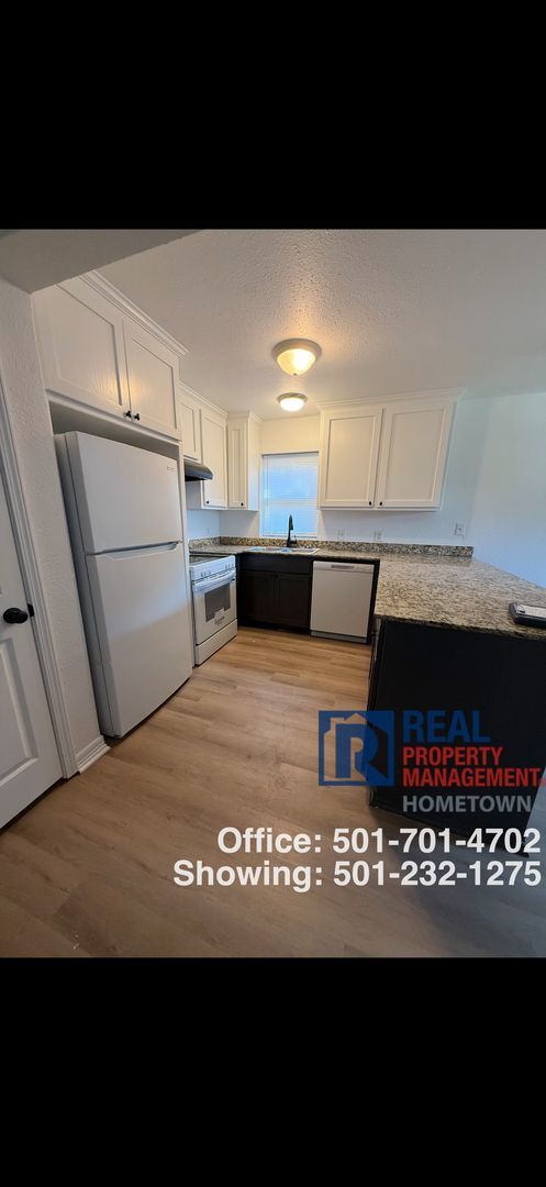 Building Photo - Newly remodeled duplex!