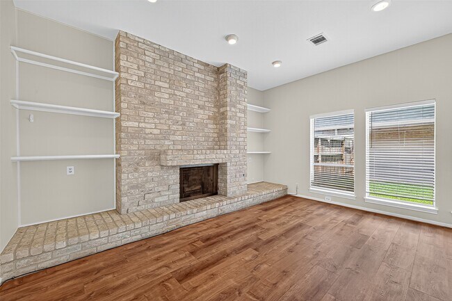 Building Photo - 10815 Shawnbrook Dr
