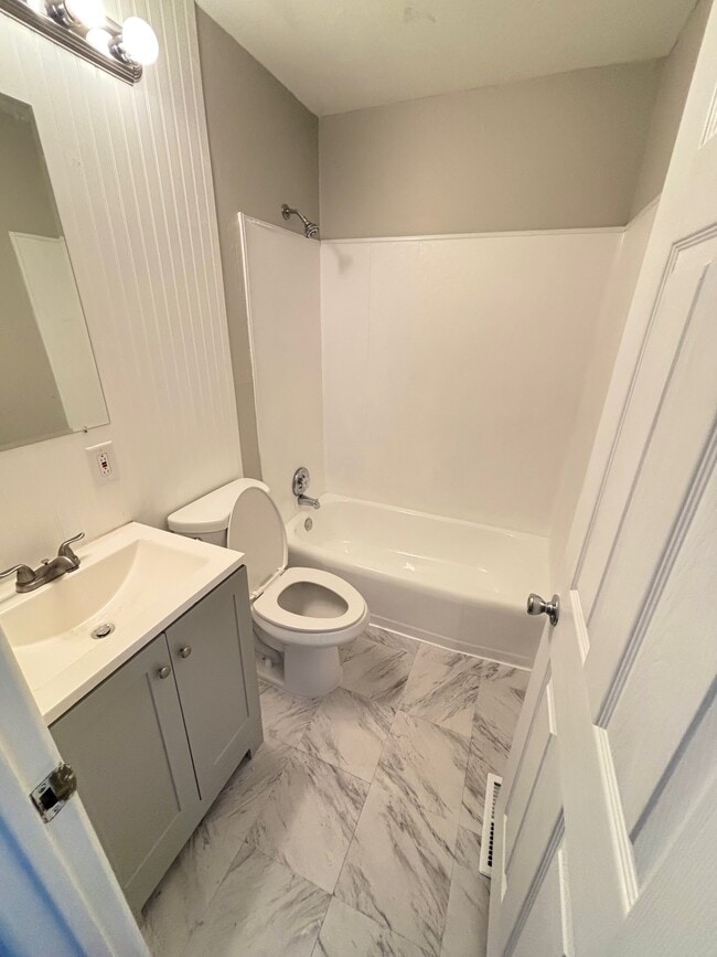 Building Photo - 710 Loyola Dr