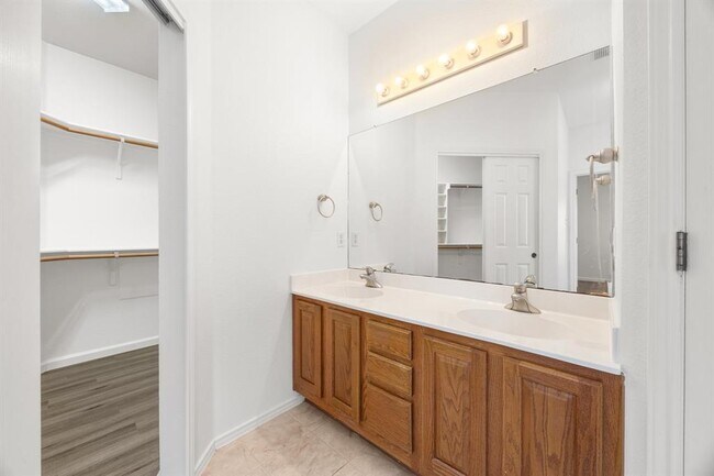 Building Photo - 1306 Lou Gehrig Ln