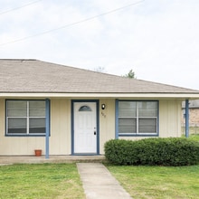 Building Photo - 407 Maple St