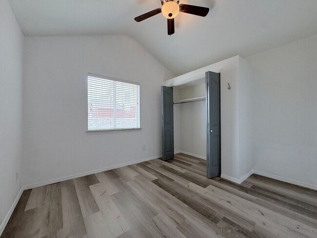 Building Photo - East El Paso Split Tri-Level 3 bed/2 bath Refrig A/C with bonus loft!