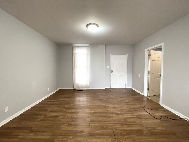 Building Photo - 118 N Martin St