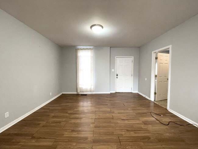 Building Photo - PRELEASING for AUGUST! Pet-Friendly 4BR Walk to Ball State, in unit Washer/dryer and hardwood flo...