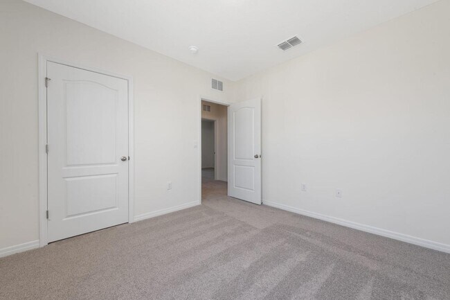 Building Photo - 1296 Cascades Ave