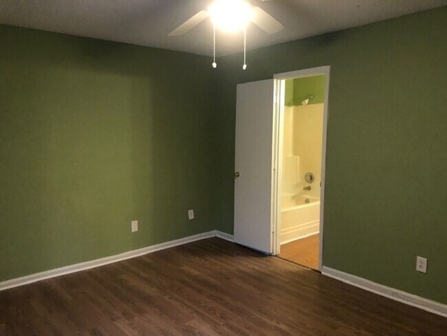 Building Photo - 3265 Sarah Lou Dr