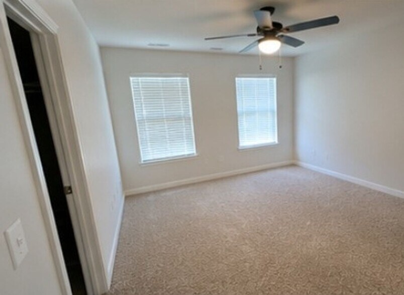 Building Photo - 1221 Bentwillow Way