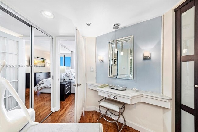 Building Photo - 2555 Collins Ave