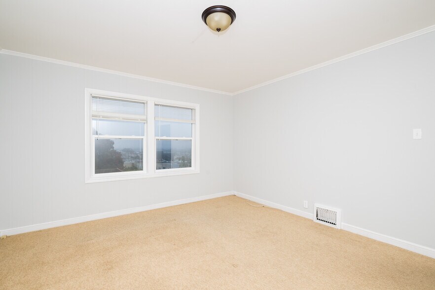 Building Photo - 2727 Moraga St