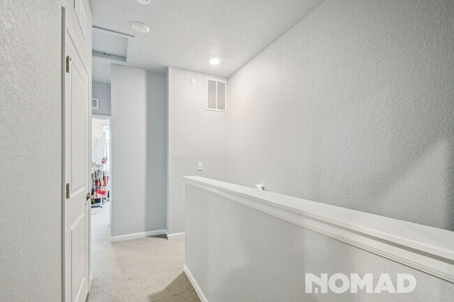 Building Photo - Charming 3BR Townhome in Castle Pines