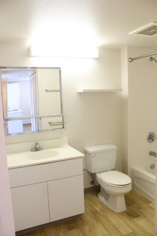 Building Photo - 215 N King St