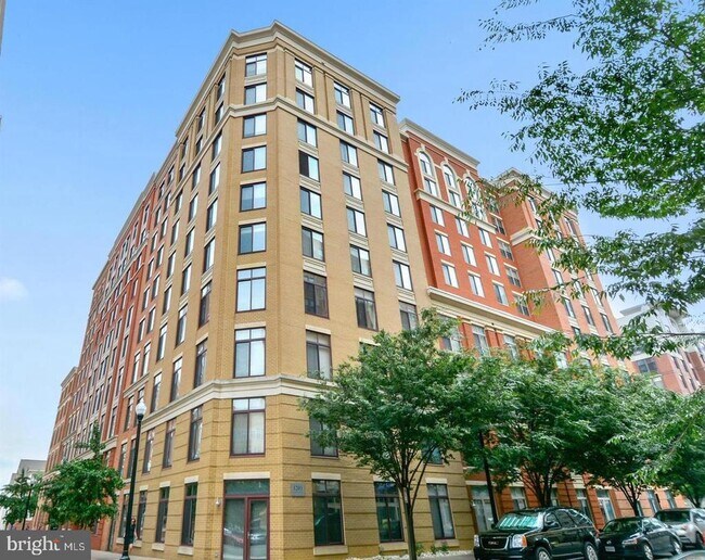 Building Photo - 1220 N Fillmore St