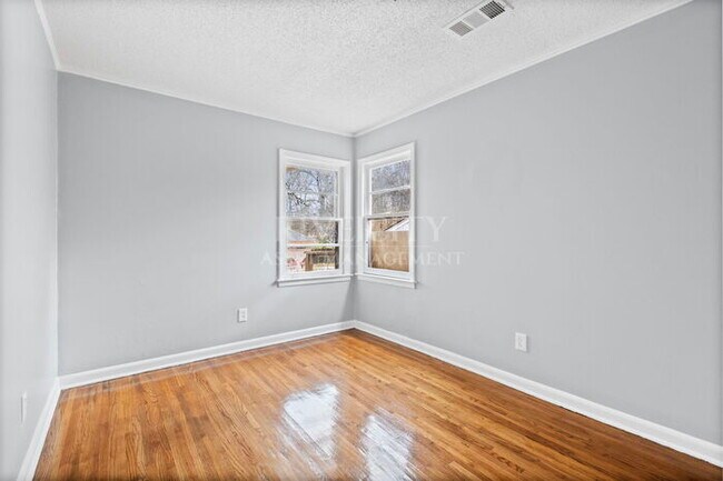 Building Photo - 2185 Slocum Ave