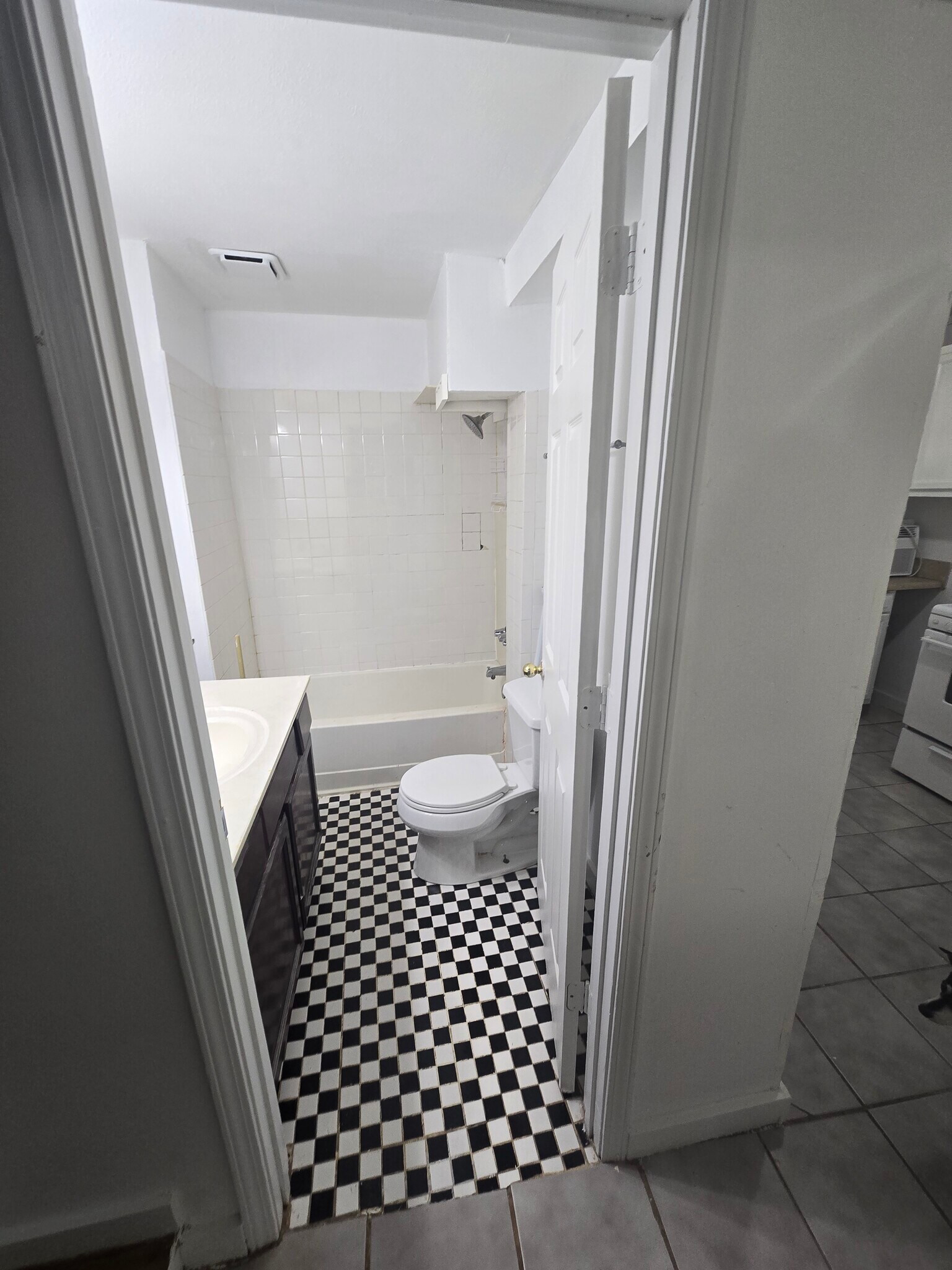 Building Photo - 1014 Moreland Ave SE