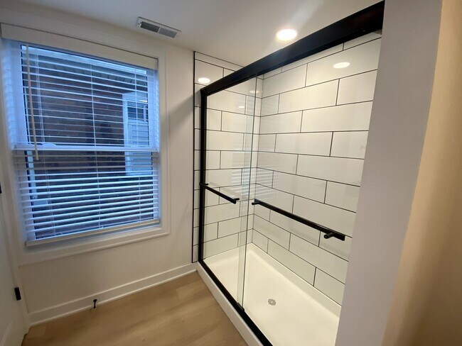 Building Photo - 1234-1236-1236 Summit St