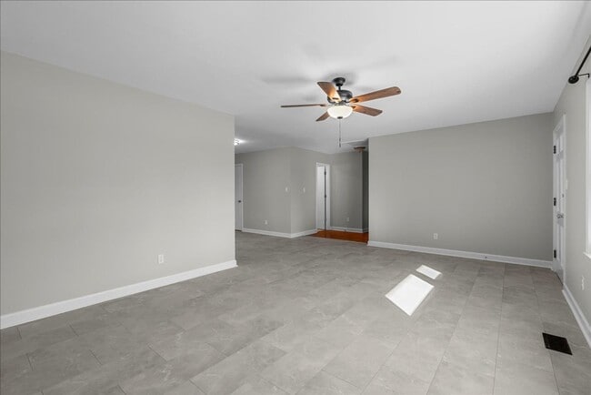 Building Photo - Lovely 3 Bedroom / 2 Bathroom Renovated Ranch Home for Rent